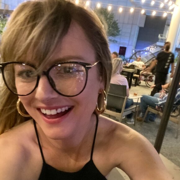 Meet your Posher, Tiffany - Picture 1 of 2